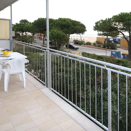 Apartments In Lignano Sabbiadoro 42739 Lägenhet *