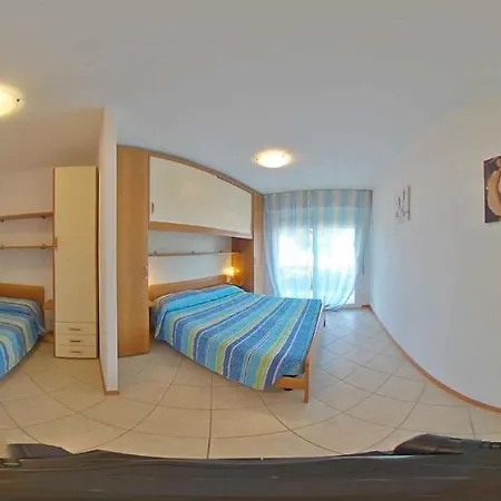 Apartments In Lignano Sabbiadoro 42739 Lägenhet