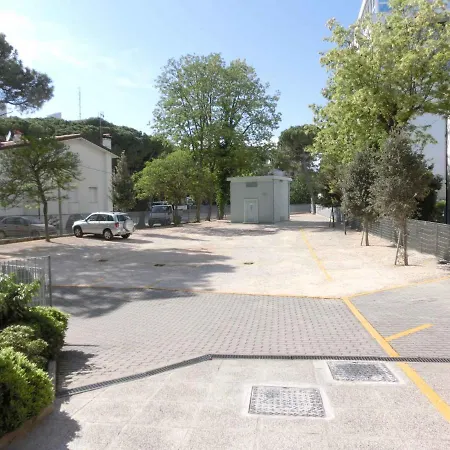 Apartamento Apartments In Lignano Sabbiadoro 42739