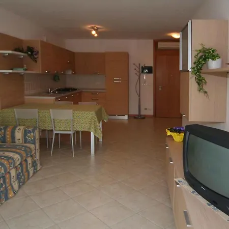 Apartments In Lignano Sabbiadoro 42739 Apartamento *